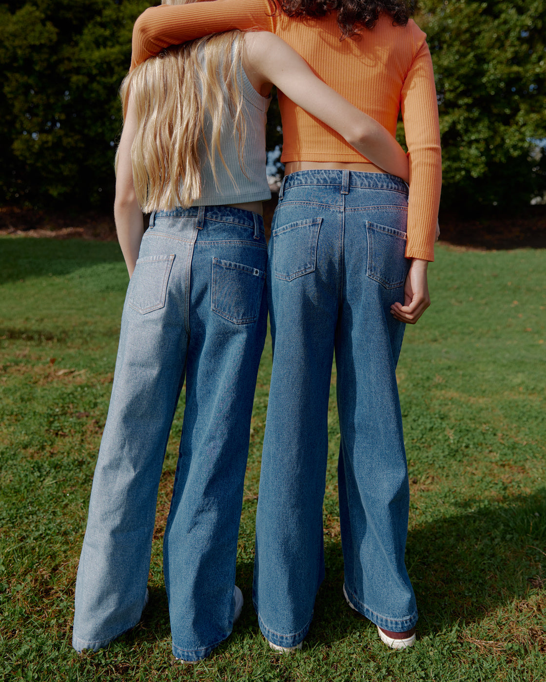 Baggy jeans - rear view