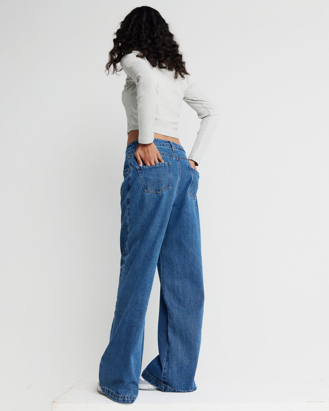 Baggy jeans - rear view
